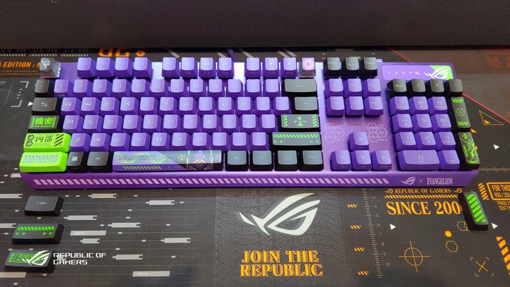 (簡單開箱)ROG x EVA Scope RX & ROG Scabbard II EVA 雙防水鍵盤&滑鼠墊