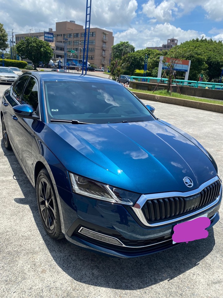 我的第一台新車Škoda Octavia mk4 1.0 斜背