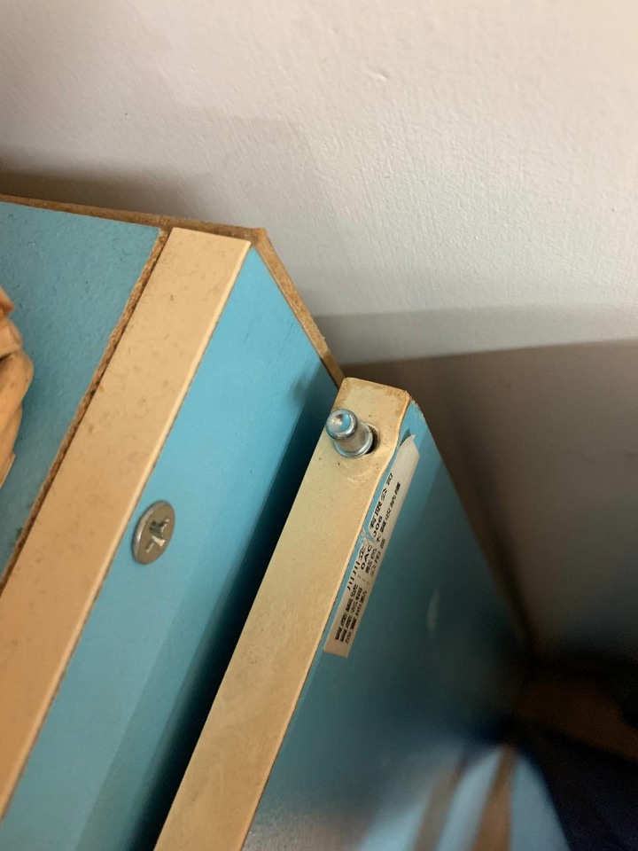 詢問__如何修理diy組合櫃門片脫落