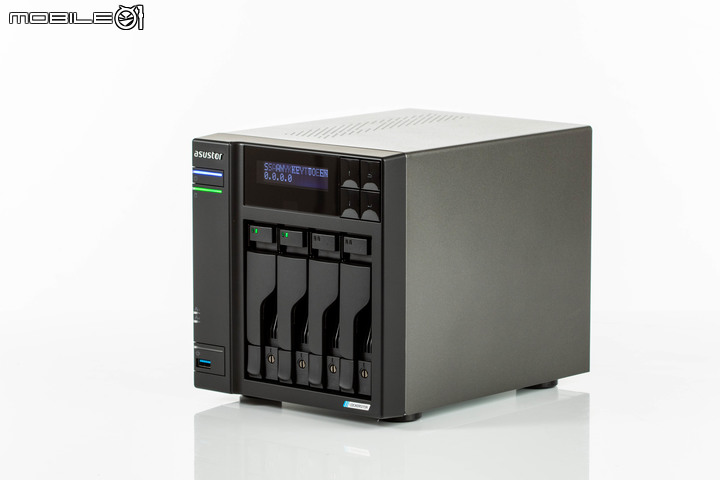 ASUSTOR Lockerstor AS6704T NAS 開箱實測 以 2.5 Gbps、4 SSD 配置的效能儲存裝置