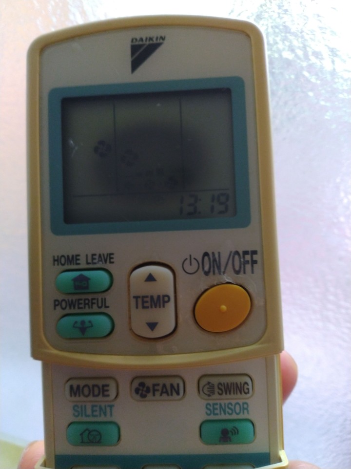 搖控器液晶螢幕看不清楚文字要換上偏光板還是下偏光板