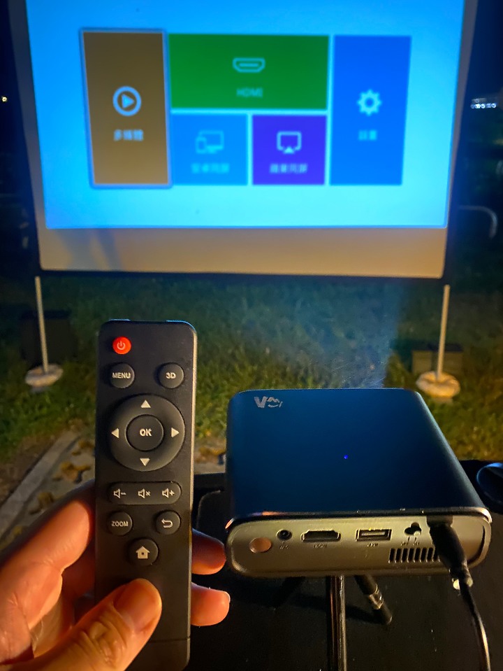 點我看大圖 開箱【微米】P3 DLP微型投影機(免插電口袋機)