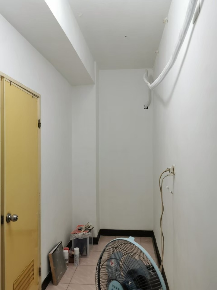 DIY 20年老屋 低成本工業風更衣室改造