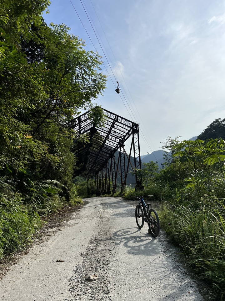 夏日涼快活- 武荖坑林道親子騎水趣