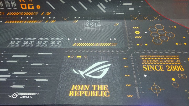 (簡單開箱)ROG x EVA Scope RX & ROG Scabbard II EVA 雙防水鍵盤&滑鼠墊