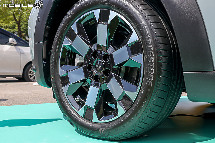 【採訪】MINI Editions 系列特仕版夏日巡迴展活動登場,三款車型展演專屬個性化套件!