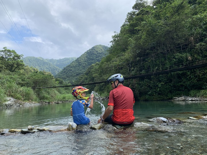 夏日涼快活- 武荖坑林道親子騎水趣