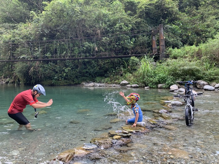 夏日涼快活- 武荖坑林道親子騎水趣