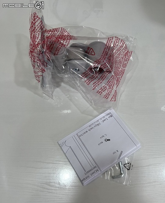 [開箱] 顯示器好幫手 LINDY 林帝 40692 C型夾鉗式支桿/ 40695 短旋支臂