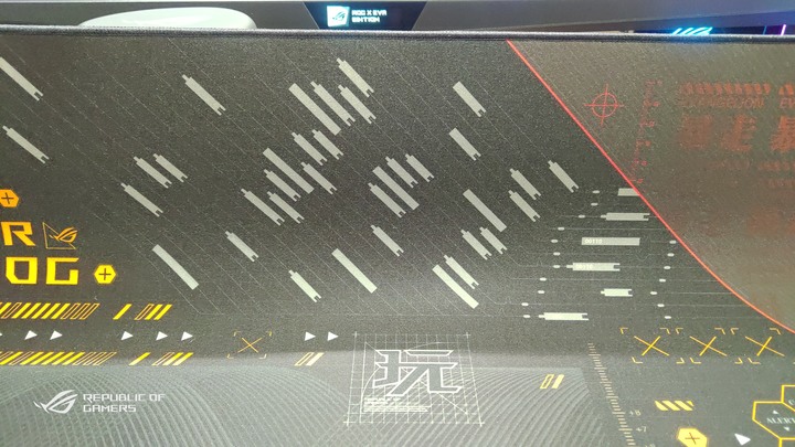 (簡單開箱)ROG x EVA Scope RX & ROG Scabbard II EVA 雙防水鍵盤&滑鼠墊