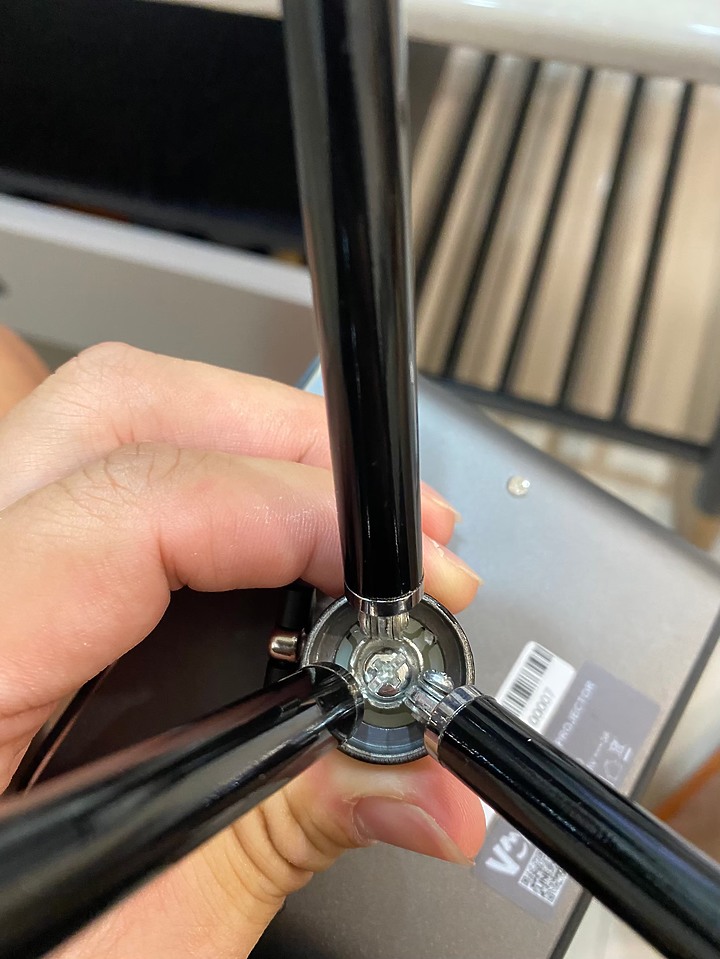 點我看大圖 開箱【微米】P3 DLP微型投影機(免插電口袋機)