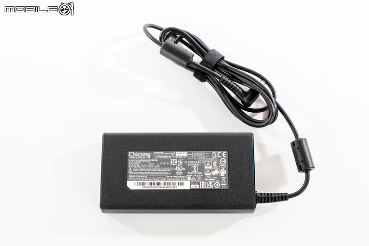 微星 Modern AM272P 12M All in One 電腦開箱實測 搭載豐富介面與美型設計的辦公能手