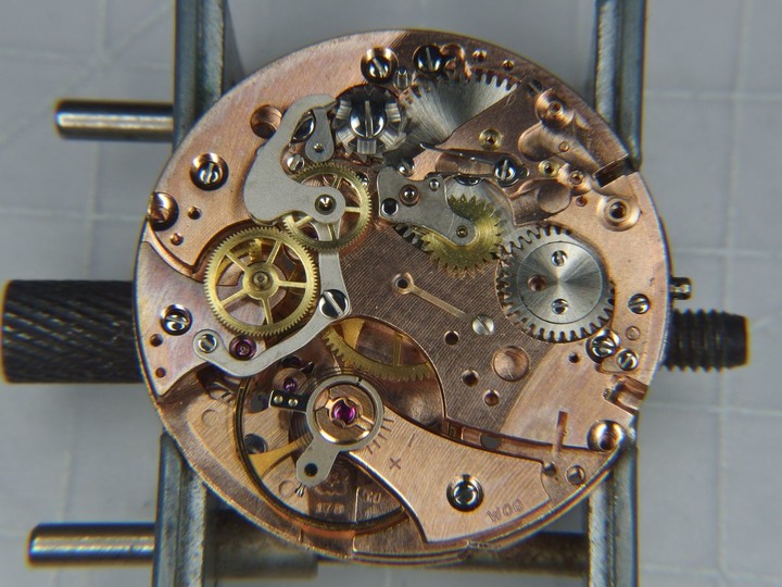 自娛玩修錶 - 細節中的惡魔: Breitling百年靈Top Time手上鏈老計時錶 (cal. Venus 178)