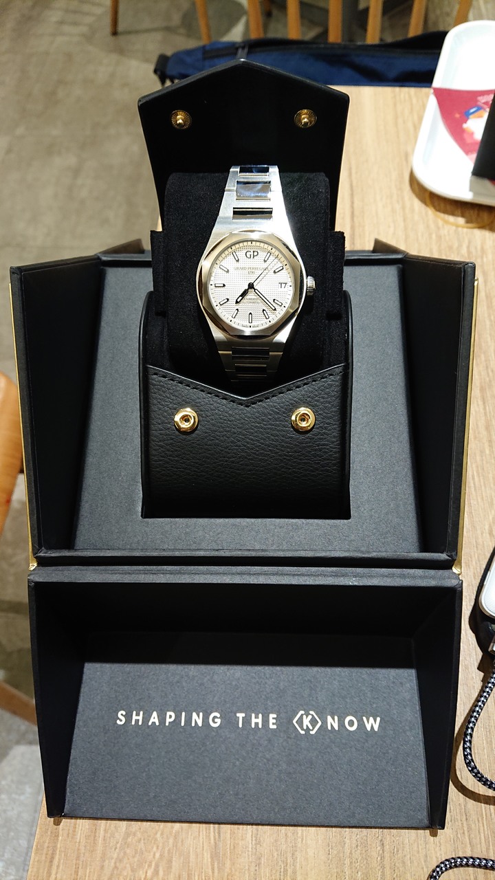 開箱：GIRARD-PERREGAUX Laureato 芝柏白桂冠