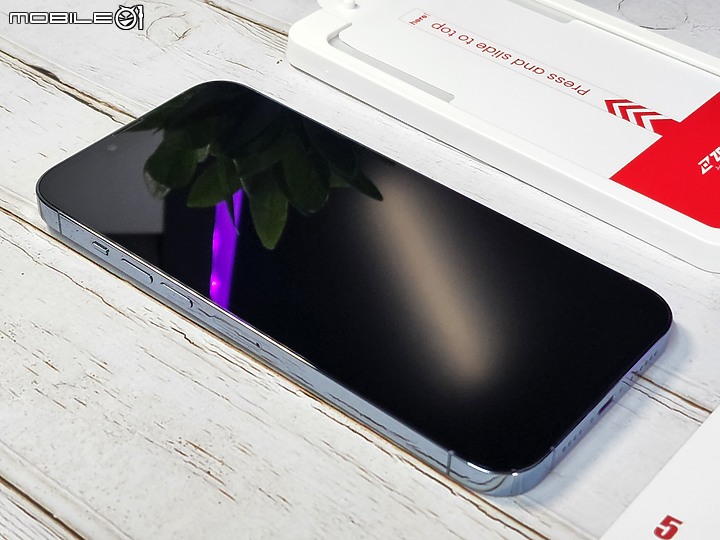 點我看大圖 iPhone 電競手遊保護貼怎麼選?ZEELOT 細緻霧滿版玻璃保護貼開箱實測