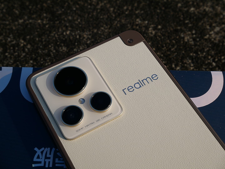 點我看大圖 realme GT 2 大師探索版 簡單開箱