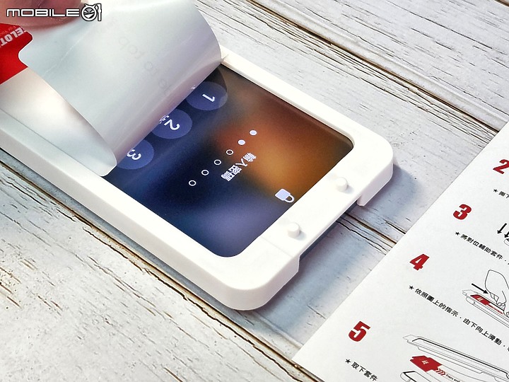 點我看大圖 iPhone 電競手遊保護貼怎麼選?ZEELOT 細緻霧滿版玻璃保護貼開箱實測
