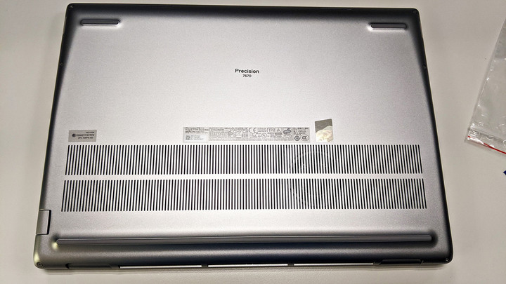 DELL Precision 7670簡單開箱