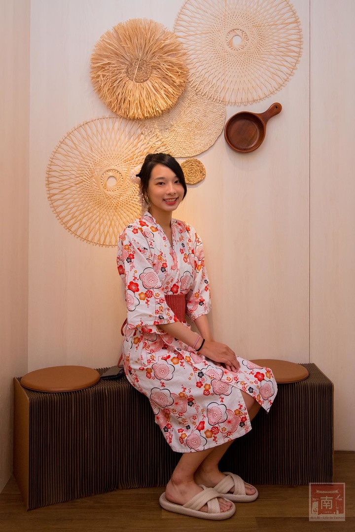 【臺南美容】顛覆小編對於采耳店的想像,來安平采耳紓壓,還有和服免費體驗,拍完照店家還會幫你做成相框,店內也有提供午茶和熱鹹食~耳朵先生采耳館-安平店