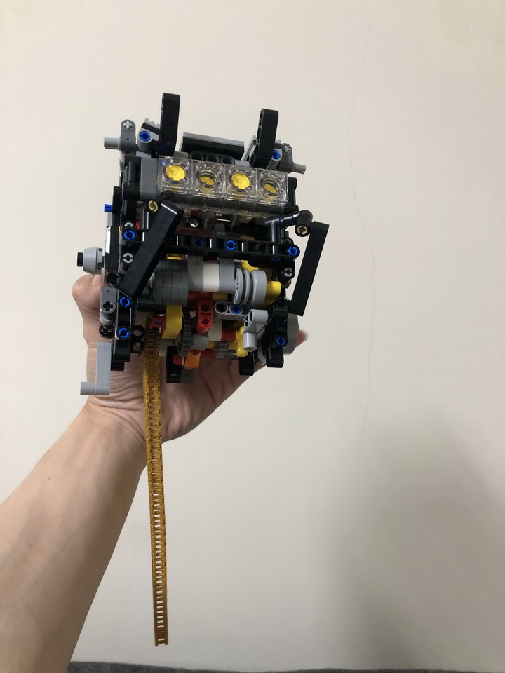 點我看大圖 首踏LEGO樂高!開箱把玩、展示一把罩BMW M1000RR (42130)