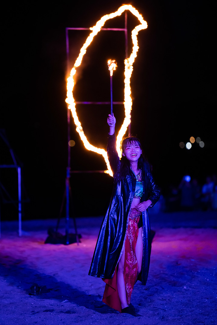 點我看大圖 【Nikon Z9】潮與火:即將成真火舞團表演