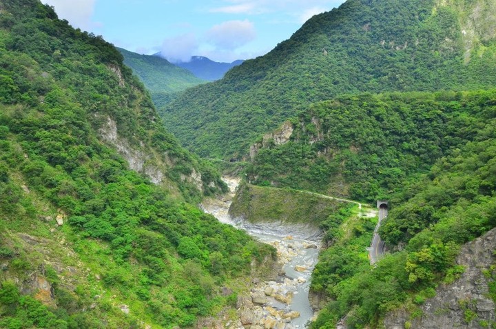花蓮超人氣景點!絕美太魯閣「布洛灣吊橋」9月起免預約!