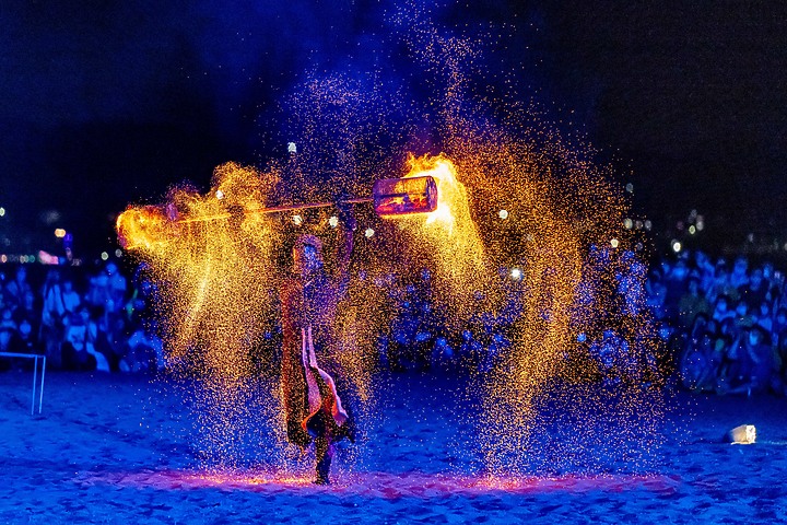 點我看大圖 【Nikon Z9】潮與火:即將成真火舞團表演