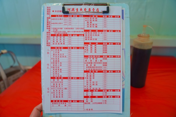 點我看大圖 【屏東恆春│美食】阿興生魚片。來墾丁必吃後壁湖新鮮生魚片,一片只要5元,適合團體用餐