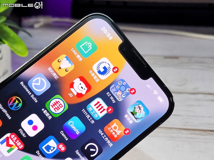 點我看大圖 iPhone 電競手遊保護貼怎麼選?ZEELOT 細緻霧滿版玻璃保護貼開箱實測