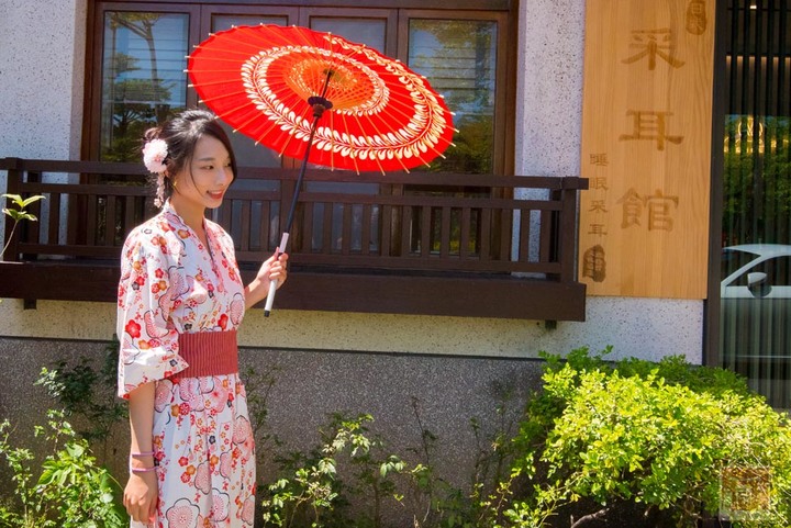 【臺南美容】顛覆小編對於采耳店的想像,來安平采耳紓壓,還有和服免費體驗,拍完照店家還會幫你做成相框,店內也有提供午茶和熱鹹食~耳朵先生采耳館-安平店