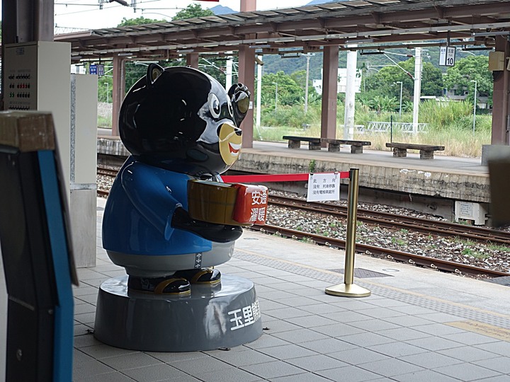南花蓮火車站群,外掛花蓮旅遊服務中心 — 賞金針花快閃行之「鐵道旅行•幸福美好111」紀念章戳收集紀錄
