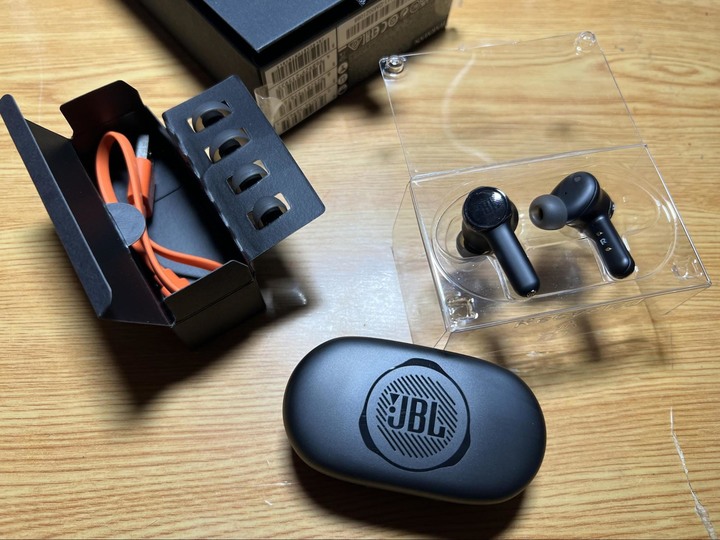 [開箱] JBL Quantum TWS無線電競耳機