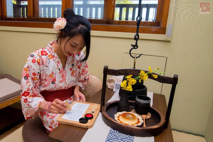 【臺南美容】顛覆小編對於采耳店的想像,來安平采耳紓壓,還有和服免費體驗,拍完照店家還會幫你做成相框,店內也有提供午茶和熱鹹食~耳朵先生采耳館-安平店