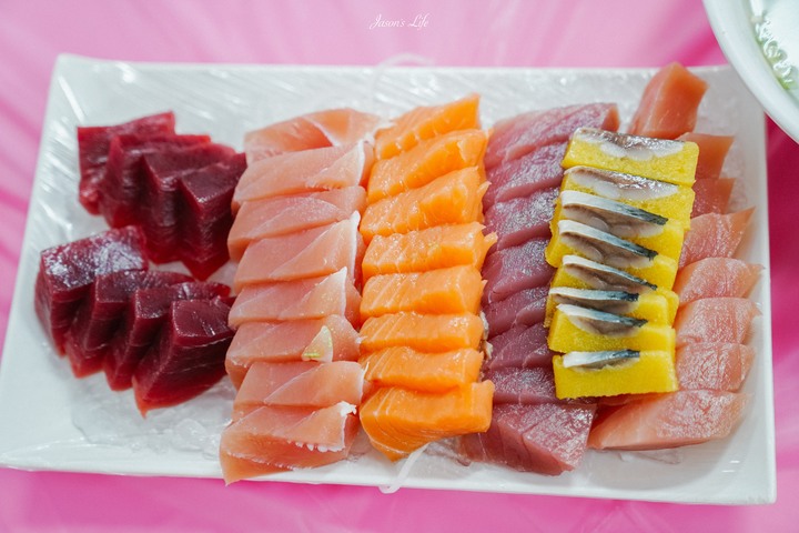 點我看大圖 【屏東恆春│美食】阿興生魚片。來墾丁必吃後壁湖新鮮生魚片,一片只要5元,適合團體用餐