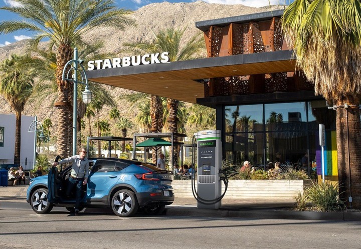 讓充電時間充滿咖啡香!Volvo攜手Starbucks在美國設立60座ChargePoint快充站