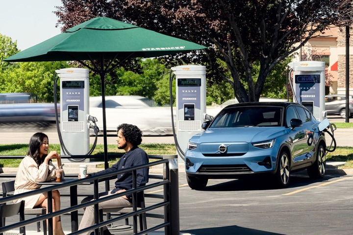 讓充電時間充滿咖啡香!Volvo攜手Starbucks在美國設立60座ChargePoint快充站
