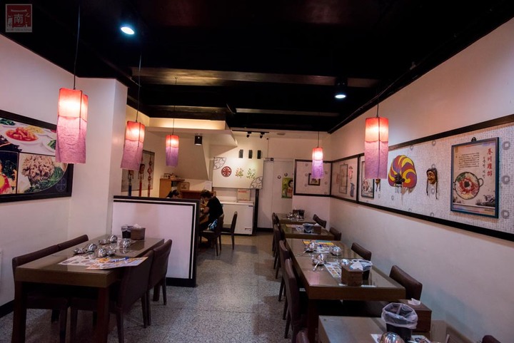 【臺南美食】開了10幾年台南韓式料理店，15道韓國小菜無限供應，供應韓國道地美食、烤肉及部隊鍋~韓朝崇明店
