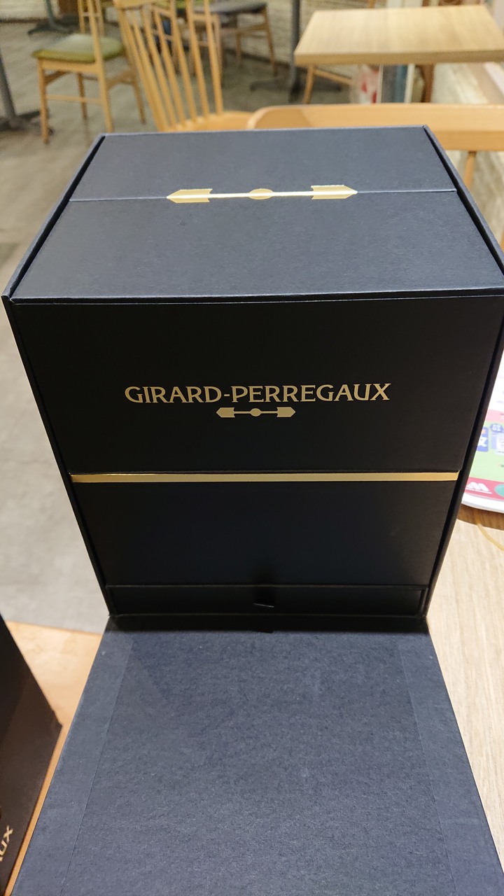 開箱：GIRARD-PERREGAUX Laureato 芝柏白桂冠