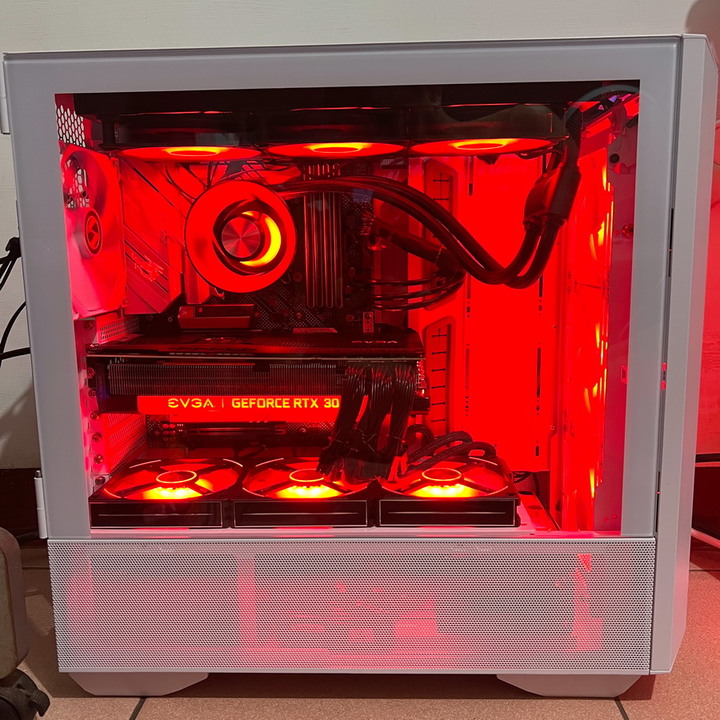 海量硬碟安裝、10顆風扇散熱、整線苦手救星 - LIAN LI LANCOOL III RGB 雙側透玻璃機殼