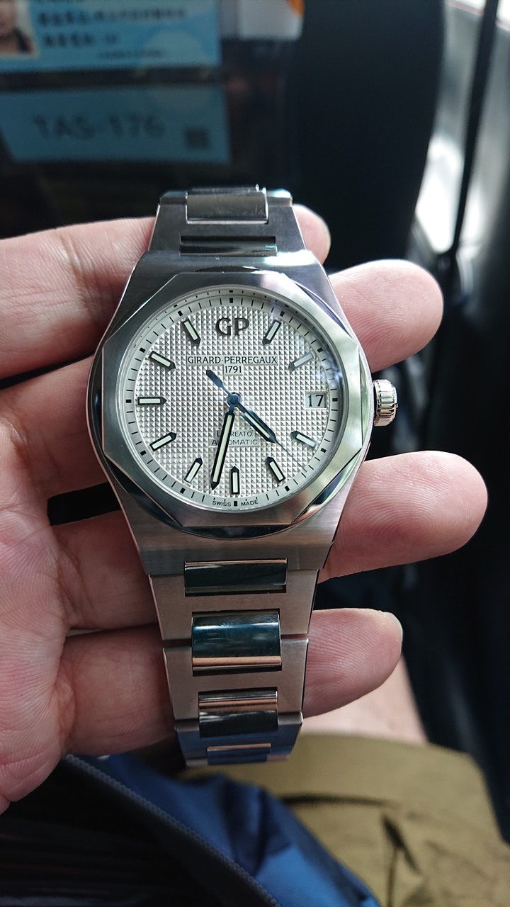 開箱：GIRARD-PERREGAUX Laureato 芝柏白桂冠