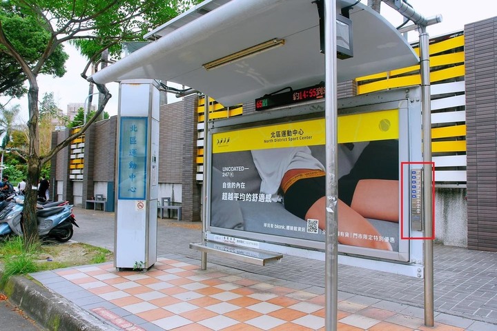 台中公車站「整排按鈕」用途曝光,台北人讚黑科技:不用冒險攔車