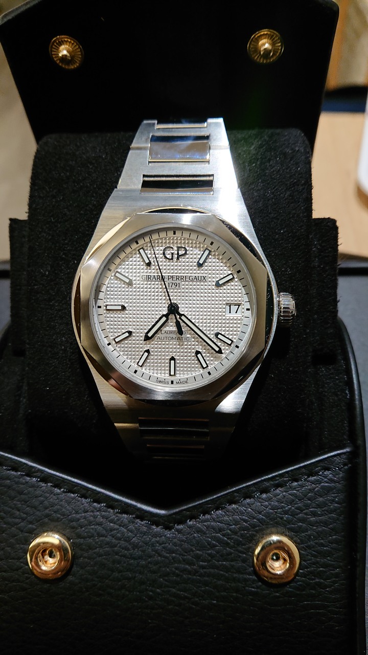 開箱：GIRARD-PERREGAUX Laureato 芝柏白桂冠