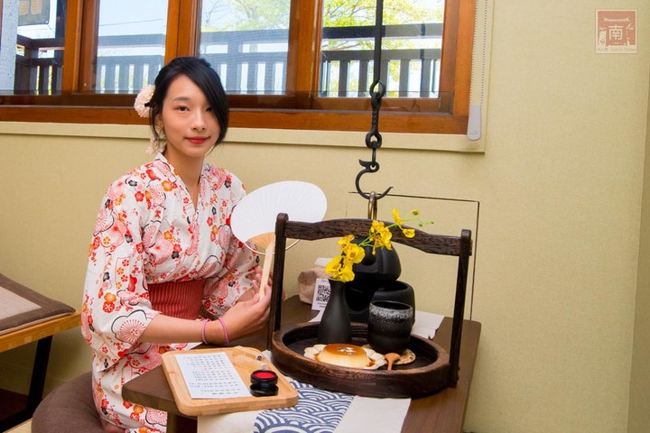 【臺南美容】顛覆小編對於采耳店的想像,來安平采耳紓壓,還有和服免費體驗,拍完照店家還會幫你做成相框,店內也有提供午茶和熱鹹食~耳朵先生采耳館-安平店