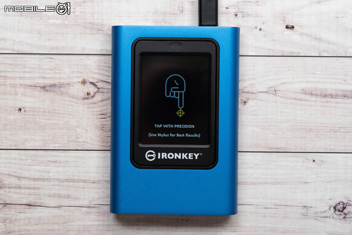 Kingston IRONKEY Vault Privacy 80ES 攜帶式加密 SSD 開箱試用 在外保護個人資料的可靠鐵壁