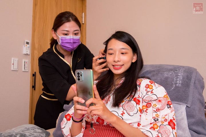 【臺南美容】顛覆小編對於采耳店的想像,來安平采耳紓壓,還有和服免費體驗,拍完照店家還會幫你做成相框,店內也有提供午茶和熱鹹食~耳朵先生采耳館-安平店