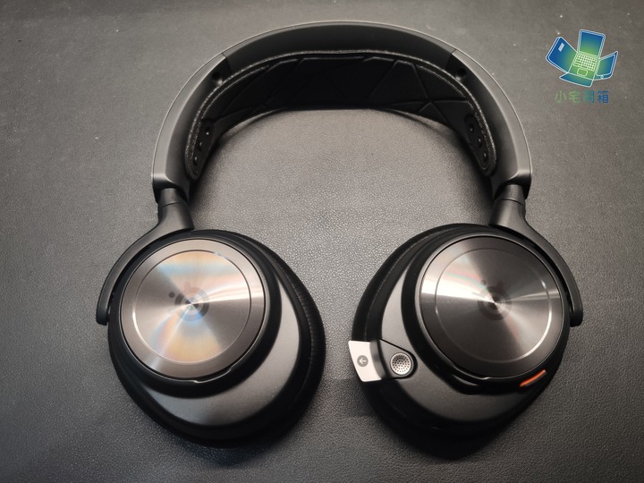 【小宅開箱】電競耳機也能享受音質～SteelSeries Arctis nova pro 耳機開箱