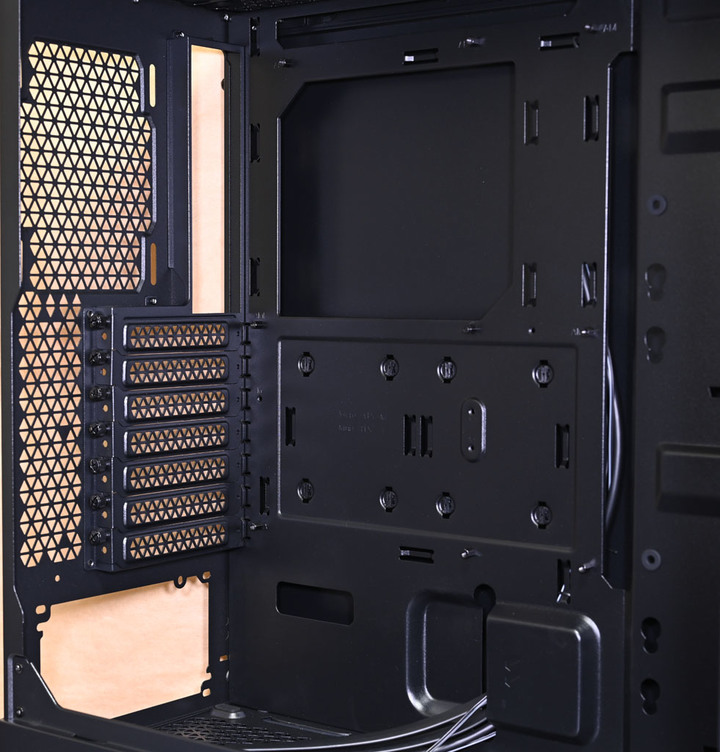 Fractal Design Focus 2機殼開箱