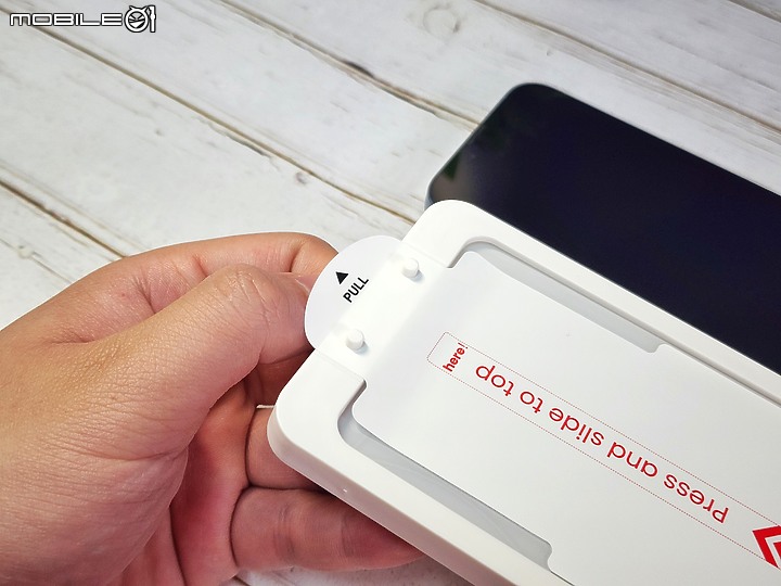 點我看大圖 iPhone 電競手遊保護貼怎麼選?ZEELOT 細緻霧滿版玻璃保護貼開箱實測