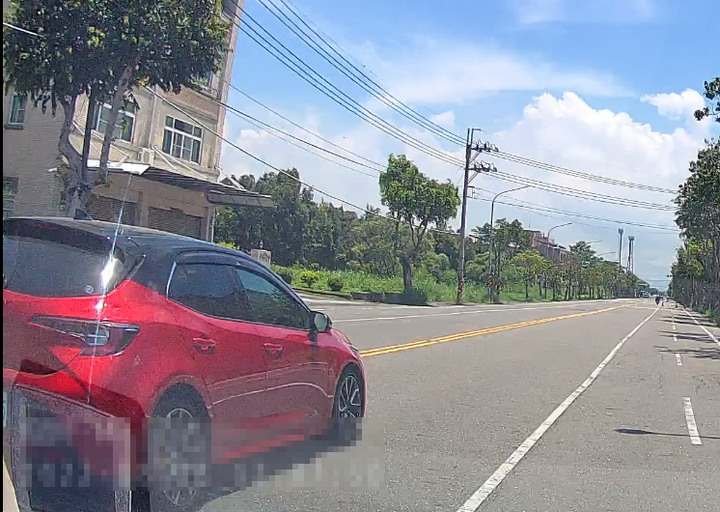 左轉綠燈亮了,前車卻不轉怎麼辦?