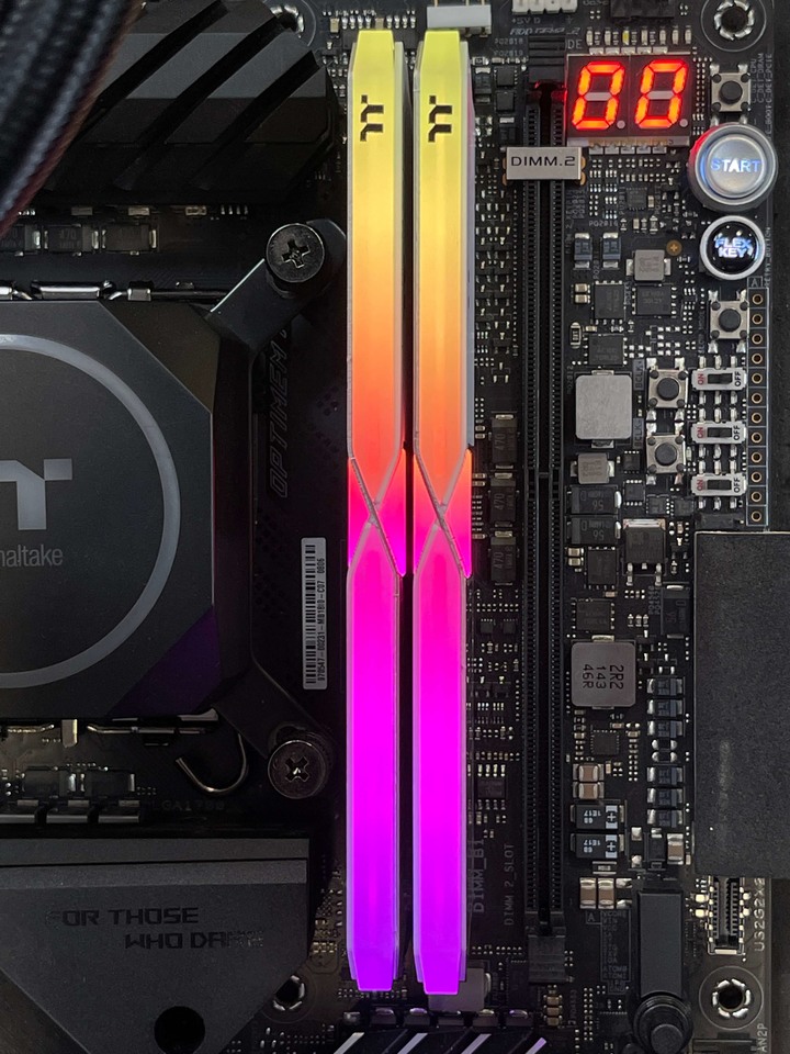 TOUGHRAM XG RGB D5 5600MT/s 2x16GB kit white開箱